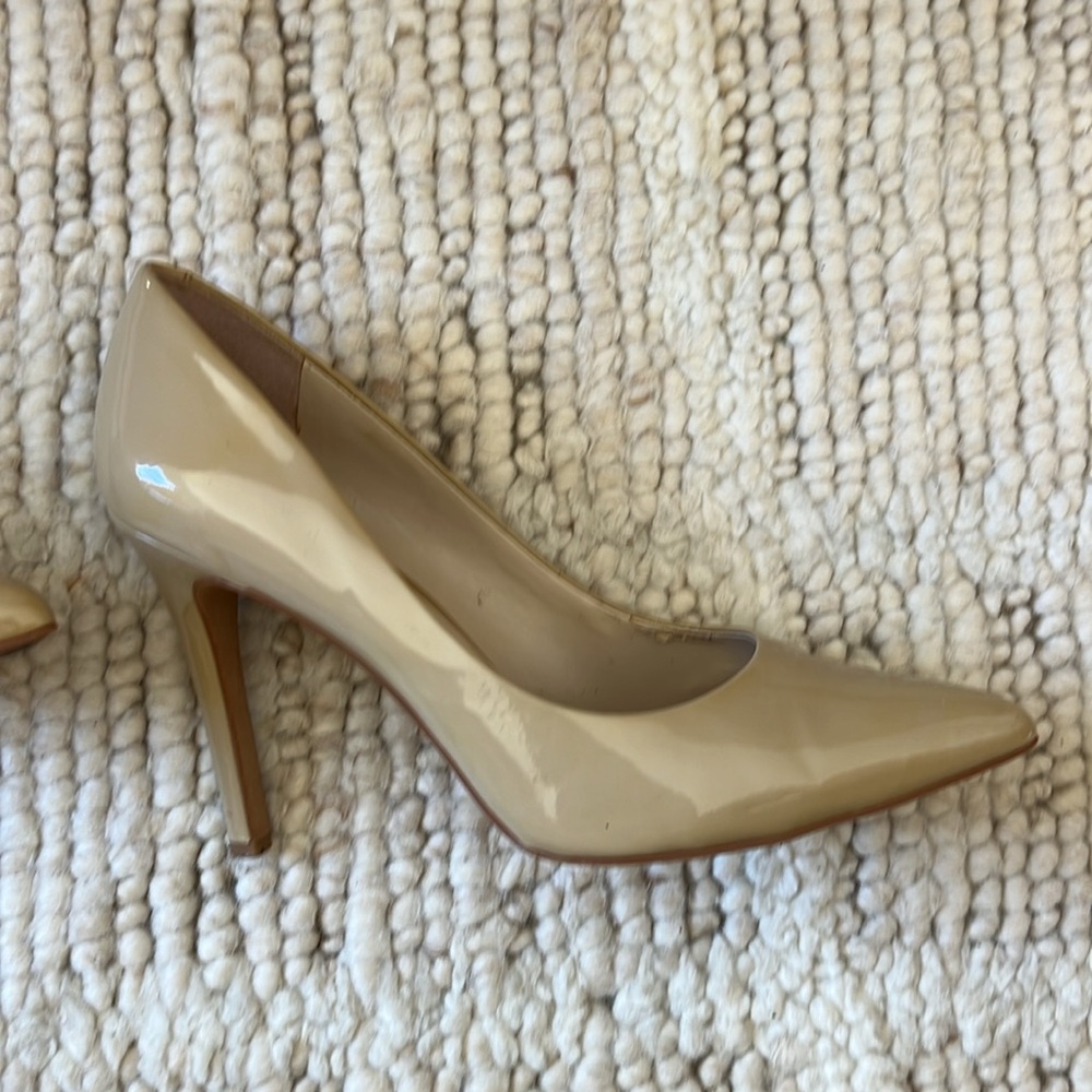 Vince Camuto nude heels, size 10 - Picture 2 of 3